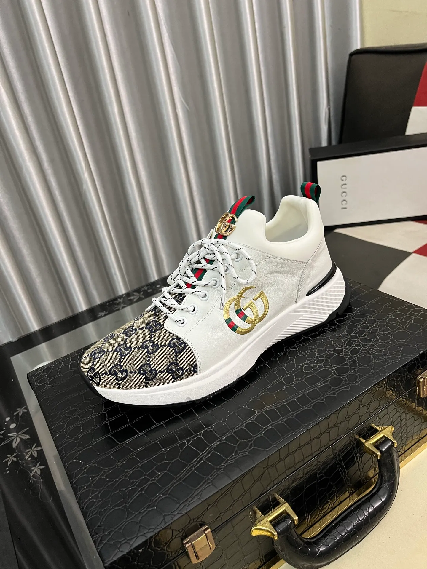 Men's Men's Shoes 💰458 ⌚️⌚️[GUCCI] Gucci men's casual shoes are absolutely popular 🔥The ultimate matching item for trendy men! The charm of super texture is irresistible, the main recommendation, the flower leather color is bright! The upper is made of high-quality brand printed fabric with cowhide, breathable leather lining and wear-resistant rubber sole, noble and elegant! Extremely comfortable🎁🎁You can be as handsome as you want💪 38-445⃣️colors available